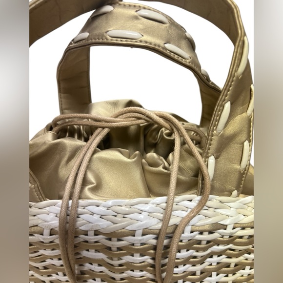 Capaf designer handbags withh drawstring closure made in Italy excellent cond - Picture 3 of 7